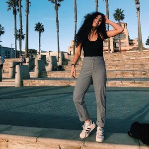 Meet your Posher, Aira